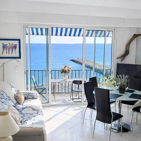 Le Reflet D'azur - Les Pieds Dans L'eau