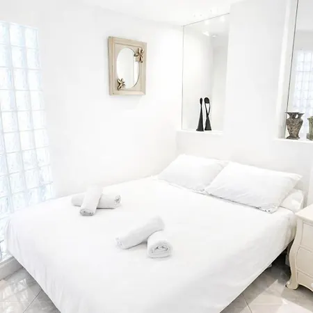 Le Reflet D'azur - Les Pieds Dans L'eau 昂蒂布